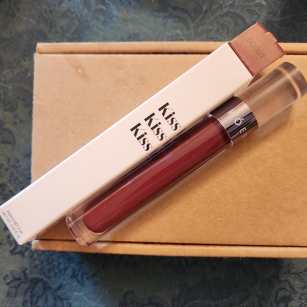 Roen Liquid Lip Balm in the shade Scout